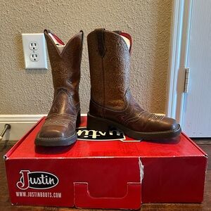 Justin Starlina 11” women’s western boot